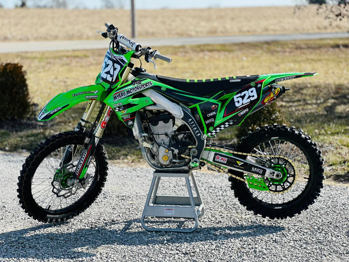 FULL CUSTOM GRAPHICS